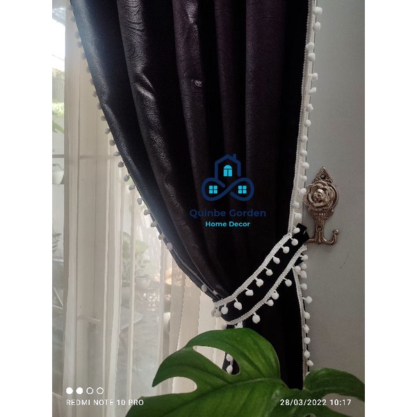Gorden pompom hitam doff bahan blackout import | gorden hitam renda pompom