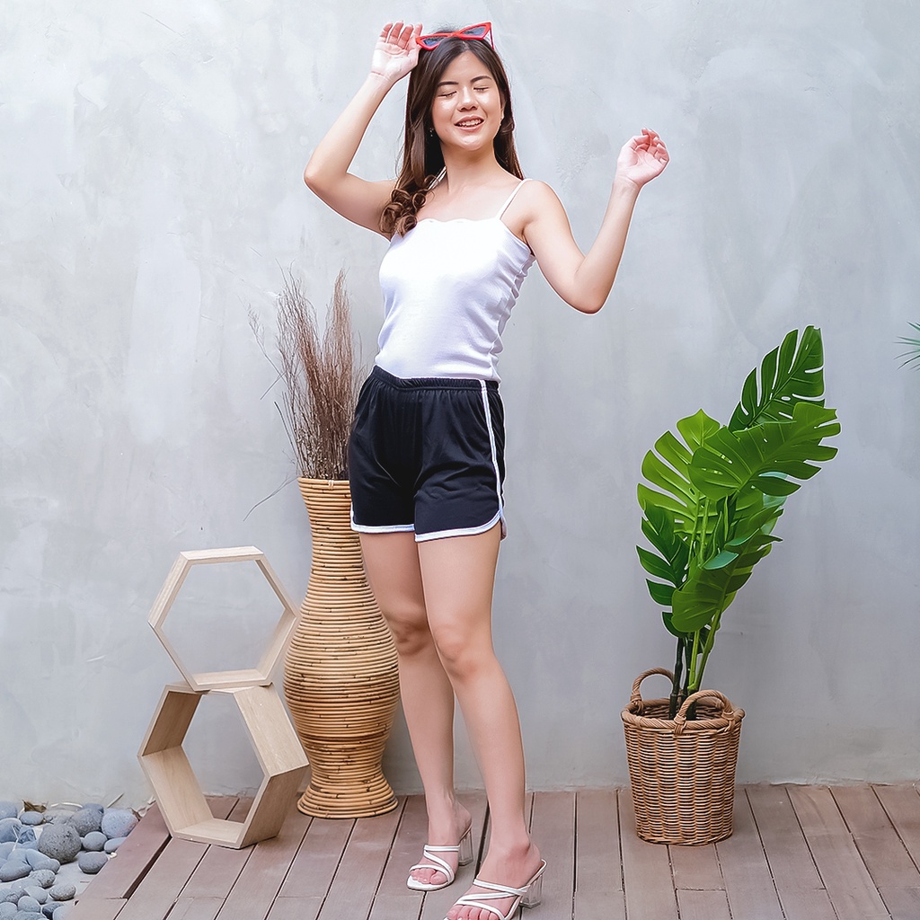 AFI - EC - Elodie Short Pants-Hitam