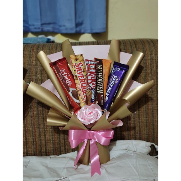 

Bucket Coklat / Buket Coklat / Bouquet Chocolate / Buket Wisuda / Buket Snack