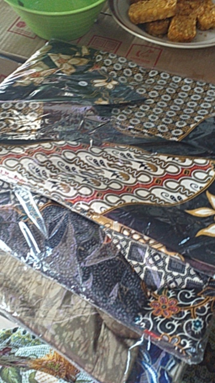 Batik Semi Sutra Berfuring Lengan Pendek  Batik Clasik Bati Pekalongan Solo Yogyakarta Fashion Batik