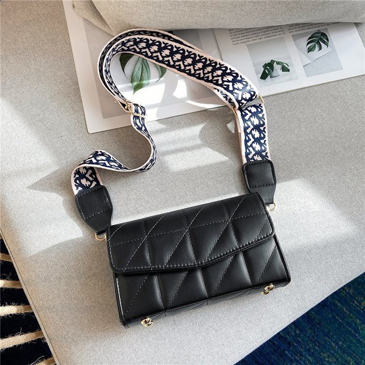 TAS SELEMPANG WANITA KULIT HITAM TALI LEBAR SLING BAG TAS SELEMPANG WANITA KULIT HITAM TALI LEBAR SLING BAG