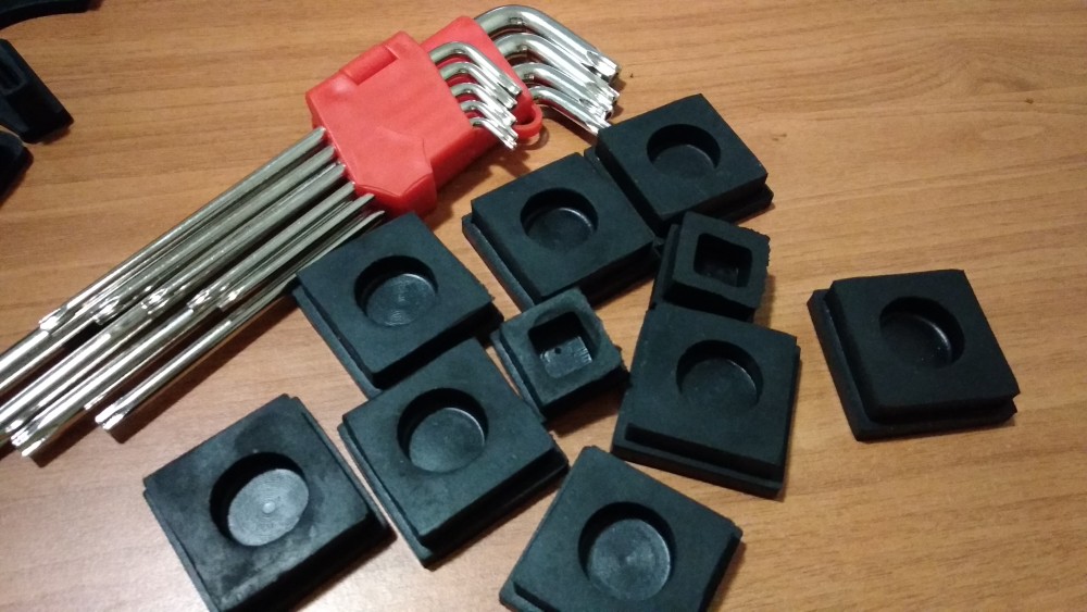 Karet L Atau Karet Alas Siku Rak, Meja, Lemari, Kursi Hitam 4cm X 4cm