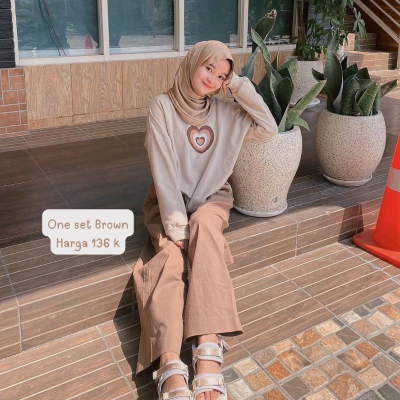 ONE SET BROWN SWEATER + CELANA KULOT HIGHWAIST- SETELAN WANITA OOTD KEKINIAN KOREA - ONE SET WANITA SWEATER LOVE LOOSE PANTS KOREA