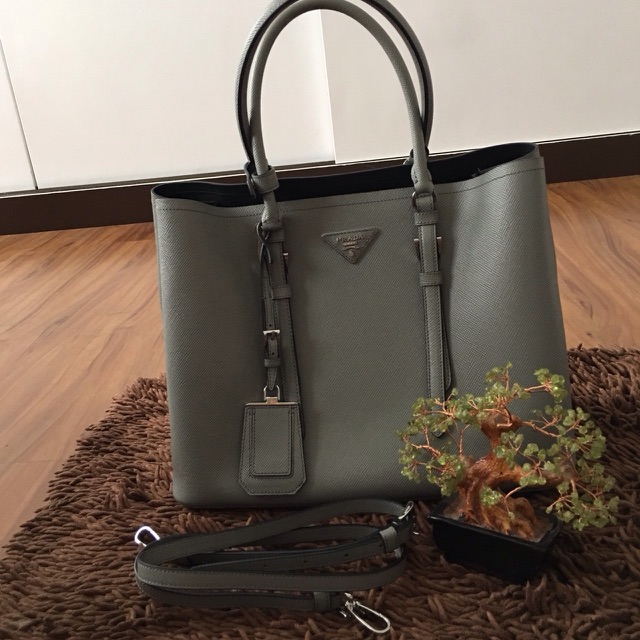 Tas Prada