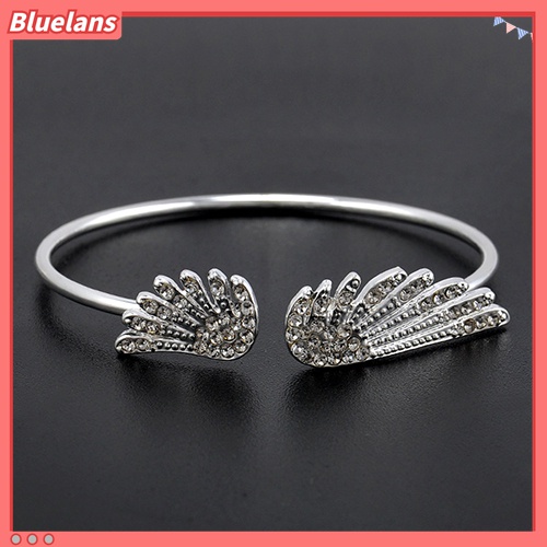 Gelang Cuff Desain Sayap Malaikat Aksen Berlian Imitasi Warna Silver Untuk Wanita