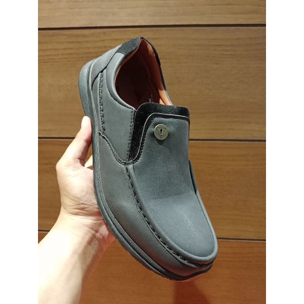 Sepatu watchout pria