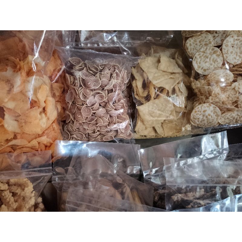 

cemilan buat teman nonton serba 10rb/gabus,keripik,singkong/keju/asin