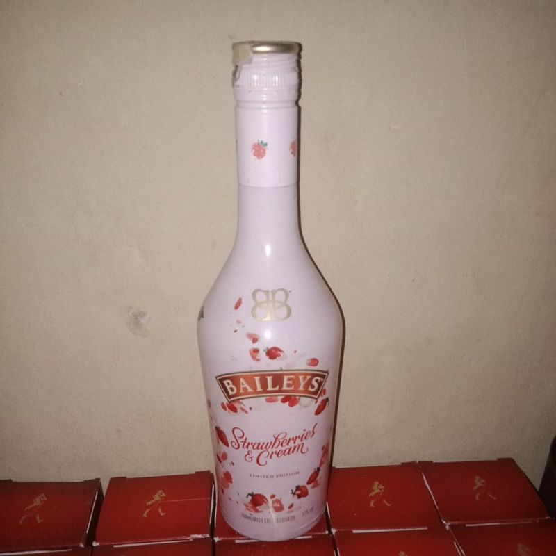 botol bekas baileys strawberry