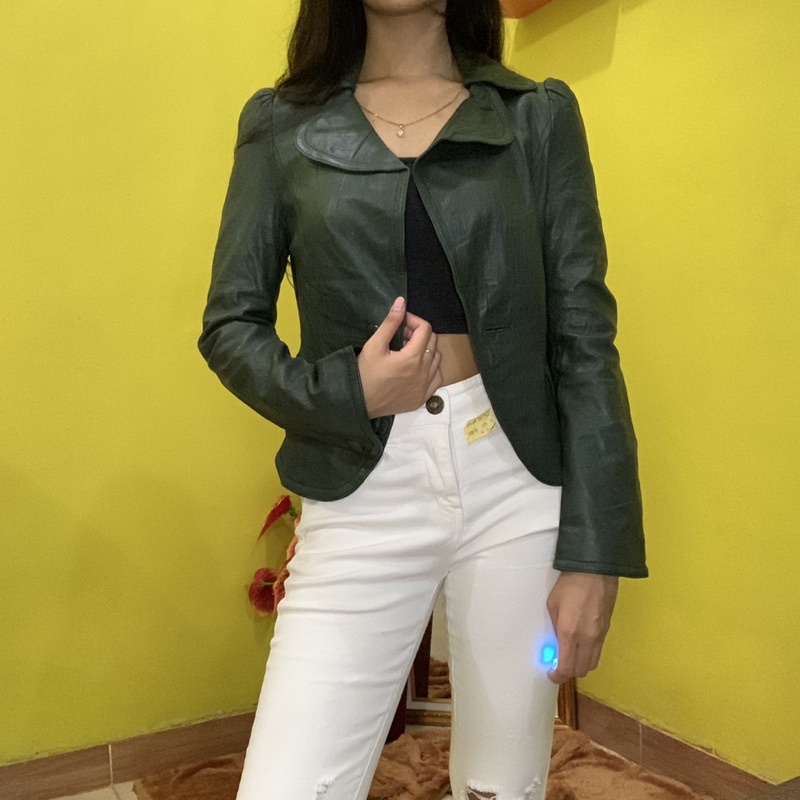 jaket kulit hijau tua