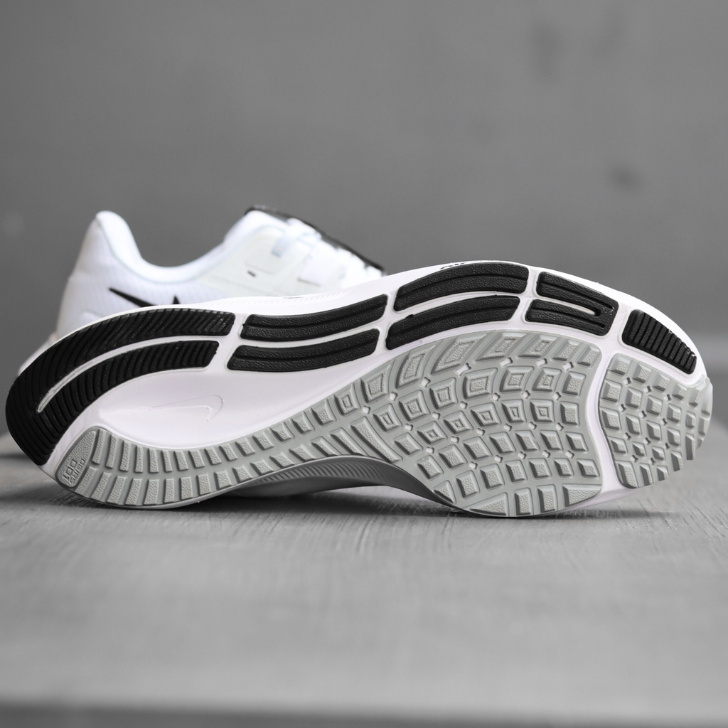 nike pegasus white shoes