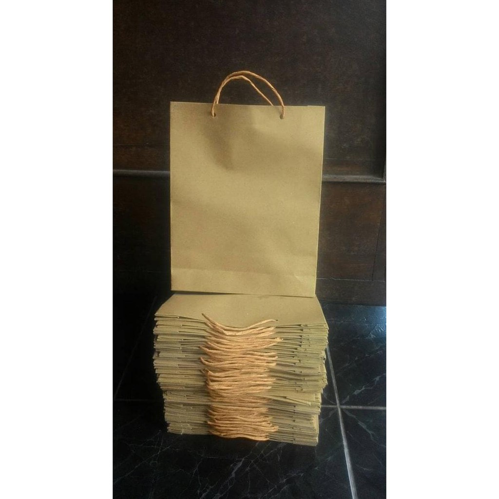 

Februari Maniss Paper Bag Shopping Bag Tas Kertas Polos Ukuran 18 X 5 X 22 Kode 434