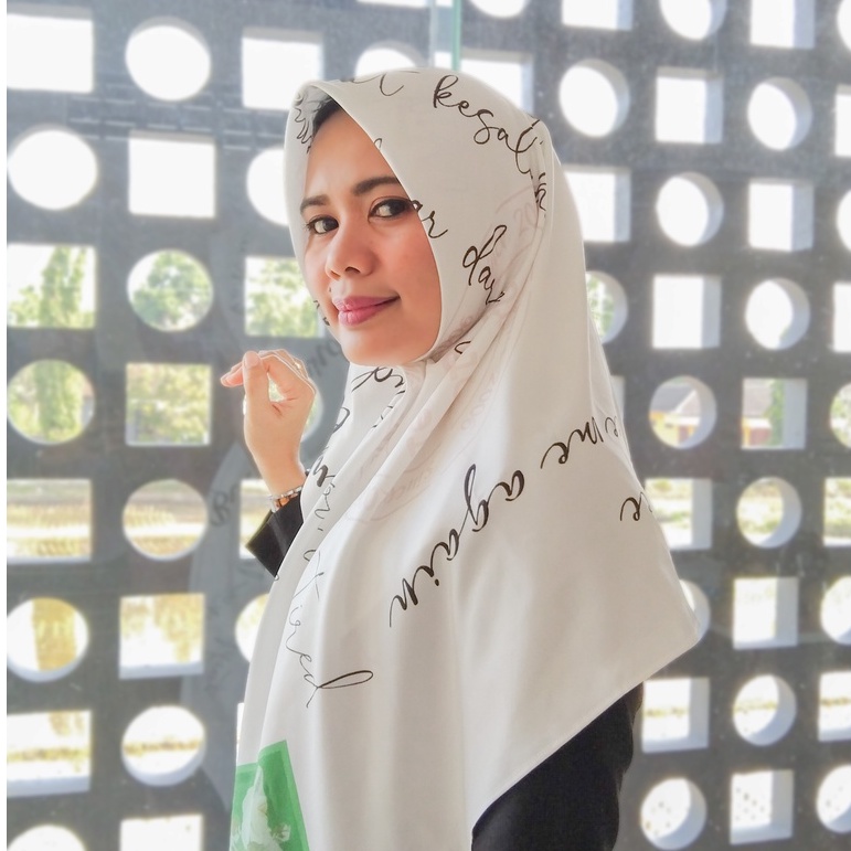 Jilbab Segi Empat Motif Eksklusif by Sofie Fashion Designer