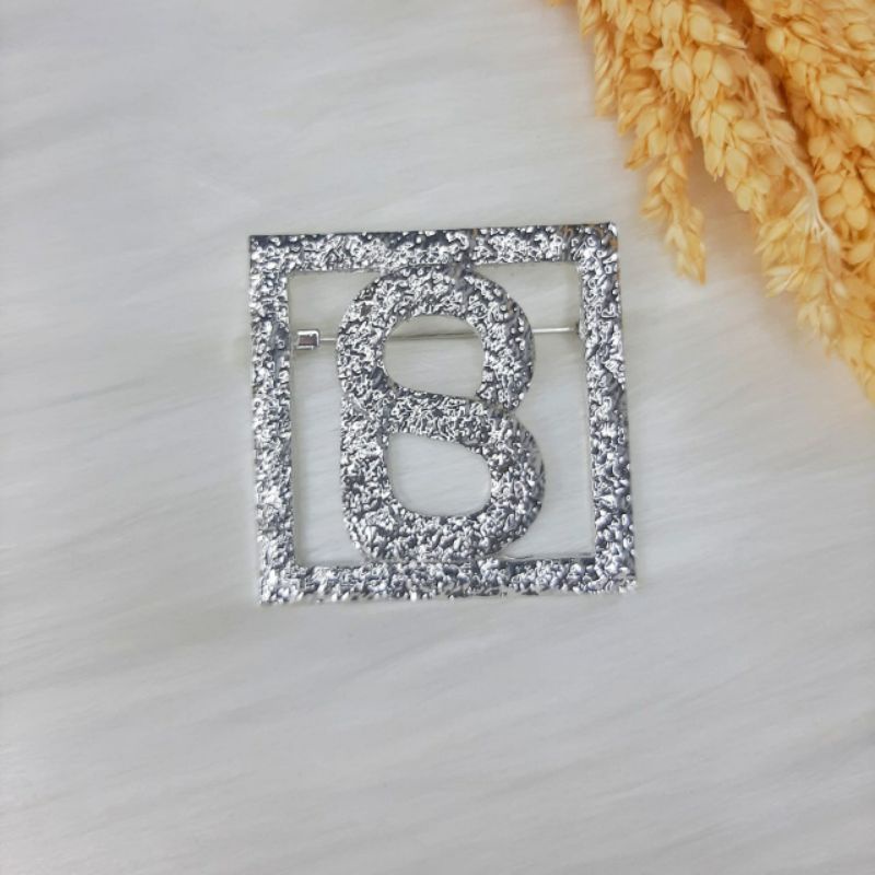 Bros B,bross button,pin Bros buttonscarves-B kotak silver