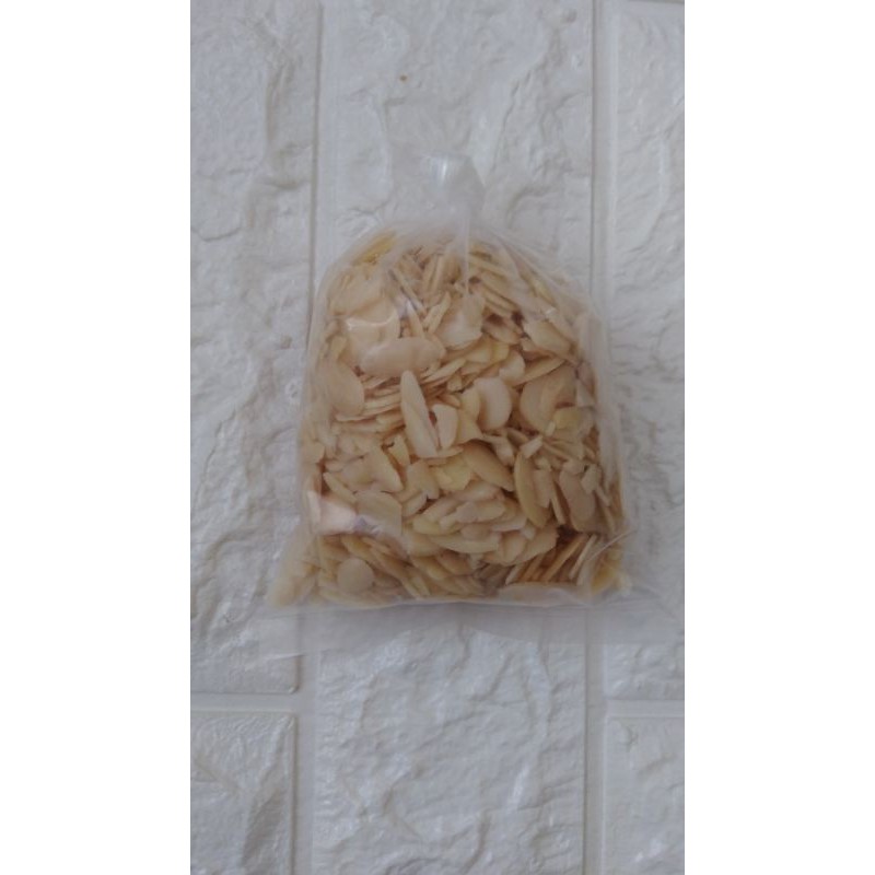 

kacang almond slice repack 100gram