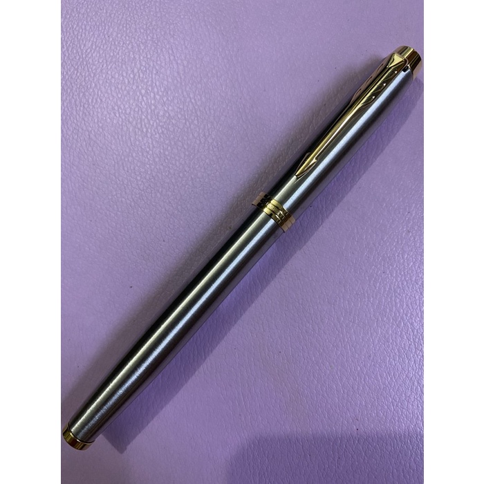 

Unik Pulpen Parker Im New Original Roller Ball Brushed Metal Gold Trim Gilaa!!!