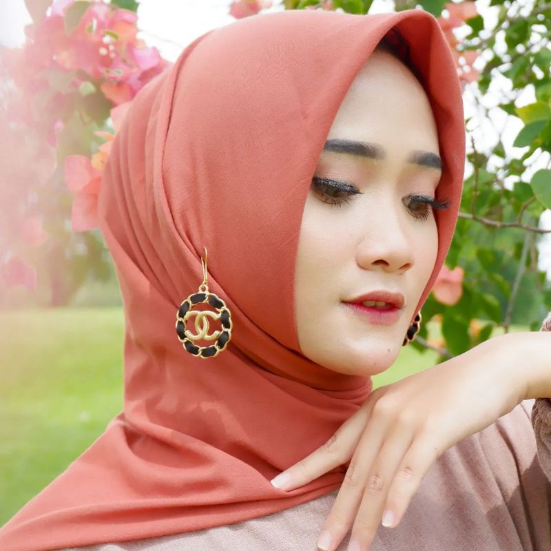 Aksesoris anting hijab lingkar black gold