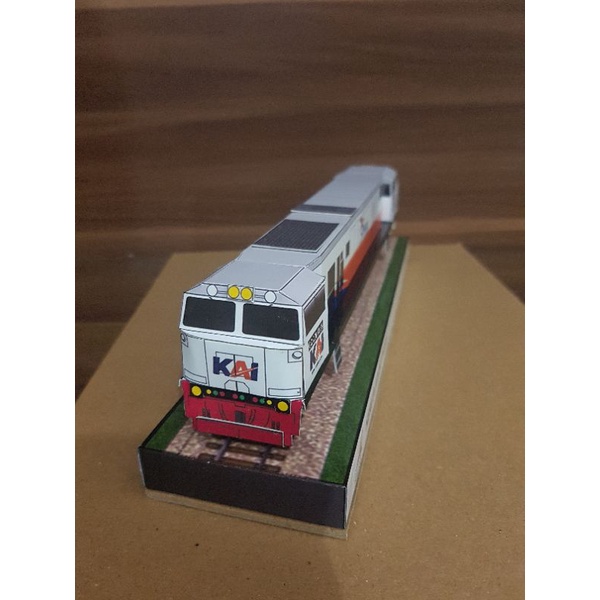 Miniatur papercraft Kereta api indonesia CC206