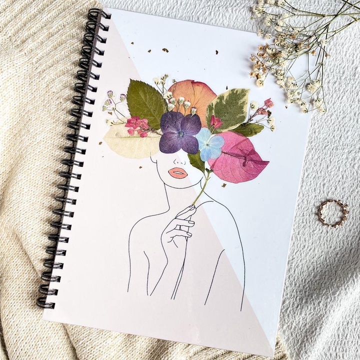 

Grande 2 Pressed Flower Daily Journal / Spiral Notebook / Diary / Planner/ Agenda 2021