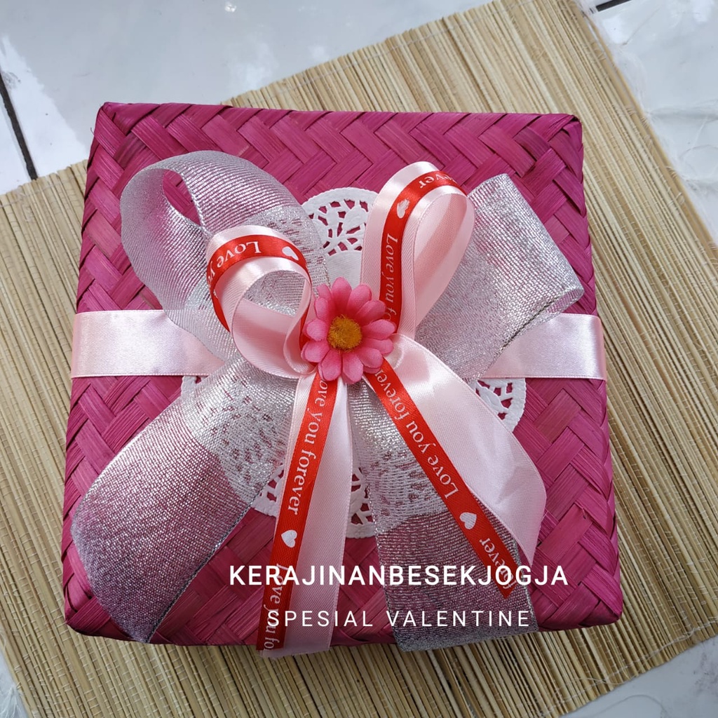 

( VALENTINE ) SEPASANG BESEK WARNA ANEKA UKURAN besekan besek unik besek bambu besek warna besek pita box hampers