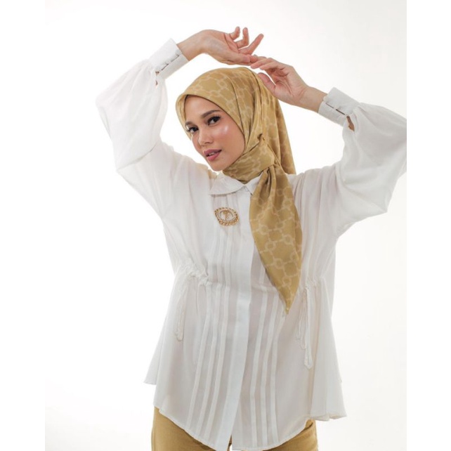 AMARA SCARF MARIGOLD WEARING KLAMBY