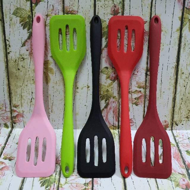 Slotted silicone turner spatula / sutil / sodet / alat masak goreng tahan panas tanpa sambungan