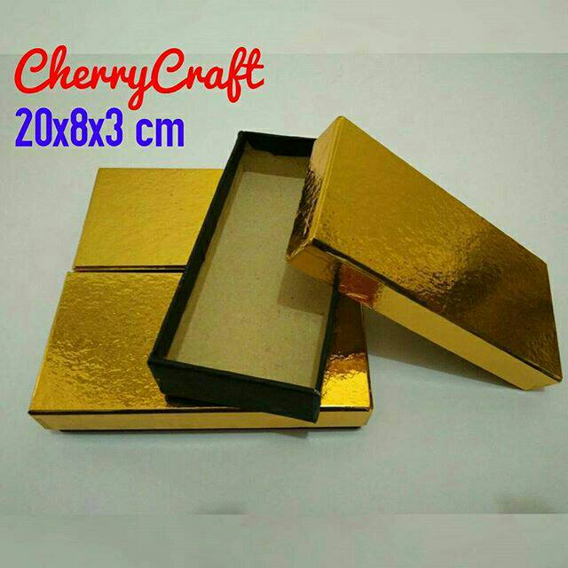 

Kotak Kado Gold Hitam ukuran 20x8x3 cm