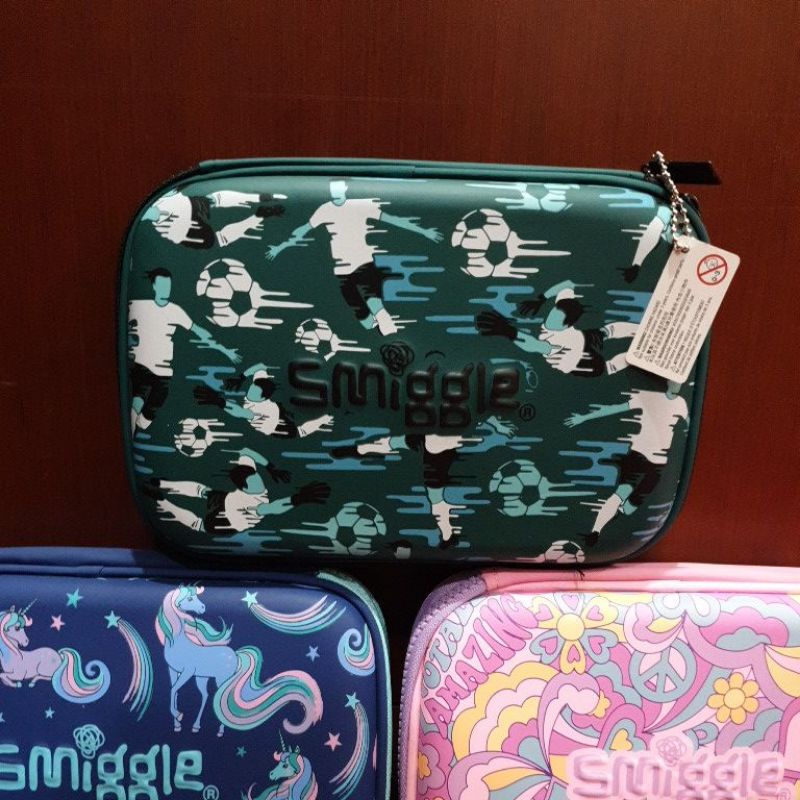 

SMIGGLE HARDTOP PENCIL CASE KIT