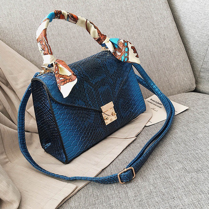 JK 1KG MUAT 2PCS TAS 685 SELEMPANG IMPORT MOTIF SNAKE FREE SYAL