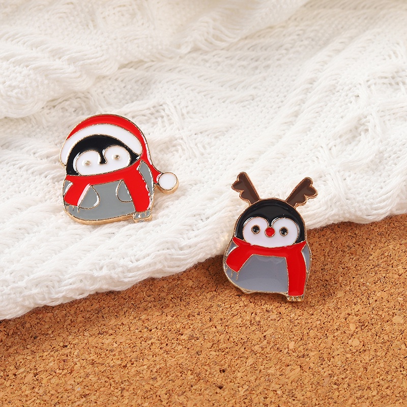 Bros / Pin Enamel Desain Penguin / Santa Claus / Rusa Tema Natal Untuk Aksesoris Scarf / Topi / Tas Anak