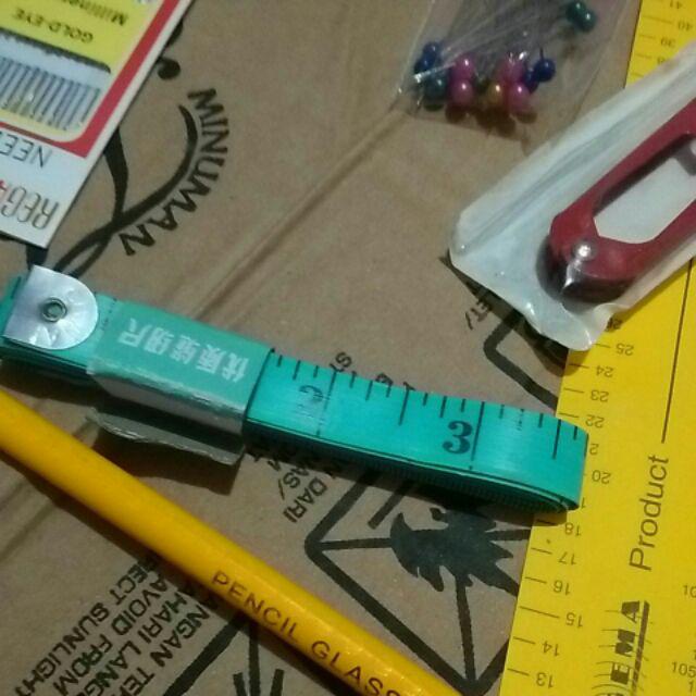 Set peralatan jahit lengkap (gunting, penggaris pola