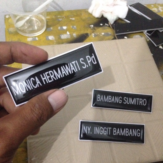 

Nametag papan nama acrilic resin gravir magnet