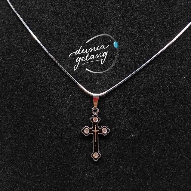 LIONTIN KALUNG TITANIUM SALIB HITAM SILVER / BANDUL KALUNG WANITA PRIA ANAK KADO DUNIAGELANG.ID