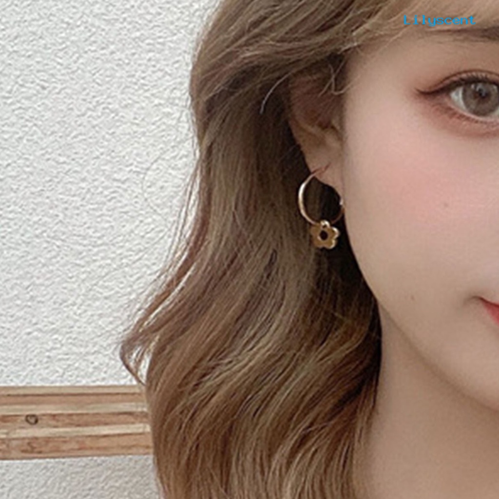 1 Pasang Anting Hoop Bentuk Bunga Bahan Metal Alloy Untuk Liburan