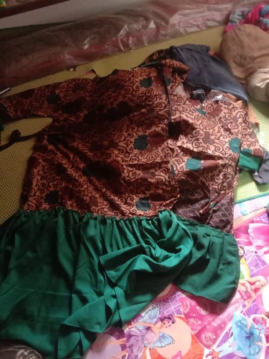 Batik Couple Keluarga Sania Ruffle Ori Ndoro Jowi Dnt Motif Rempel Hijau