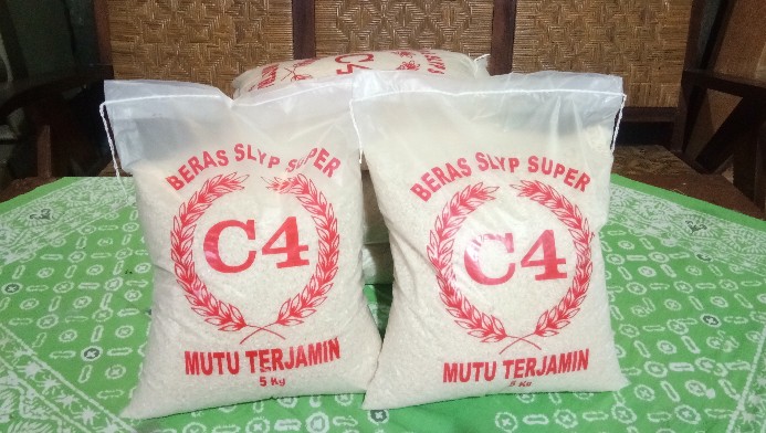 Plastik Beras 5 Kg ( C4 - C4 Raja - Pandan Wangi- Mentik Wangi-  Walet-  Apel -anggur - Pak Tani )