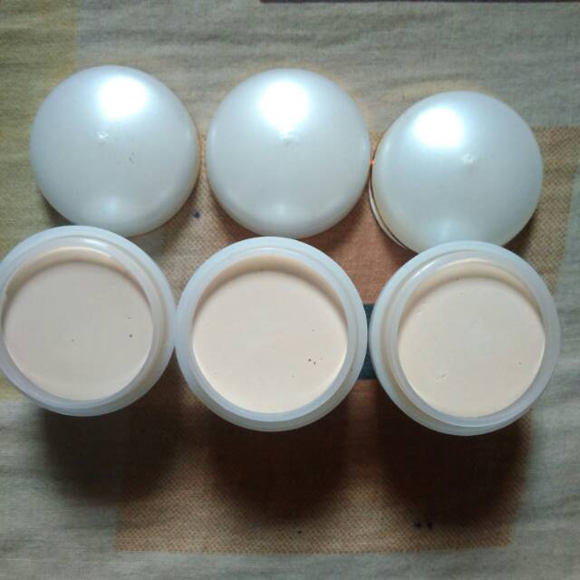 Foundation mutiara ip warna putih