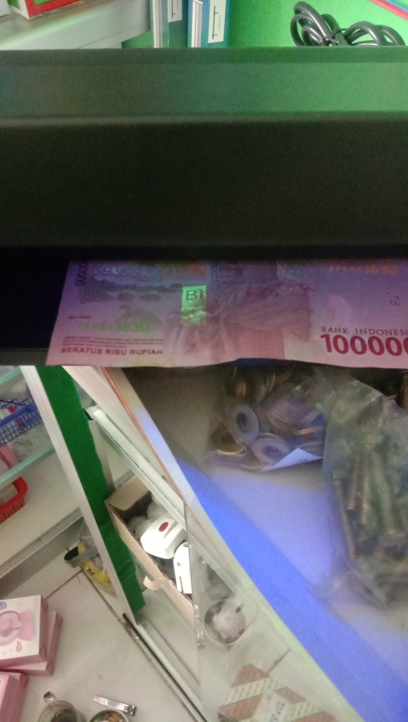 Money Detector Alat Pendeteksi Uang Palsu 2x6 Watt Terang Jelas Tepat