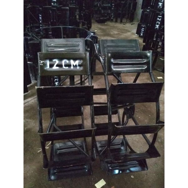 1pasang kanan-kiri roda traktor g1000 / Boxser / g3000