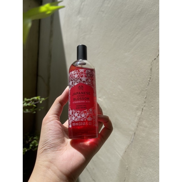 Jual Japanese Cherry Blossom Strawberry Kiss Fragrance Mist