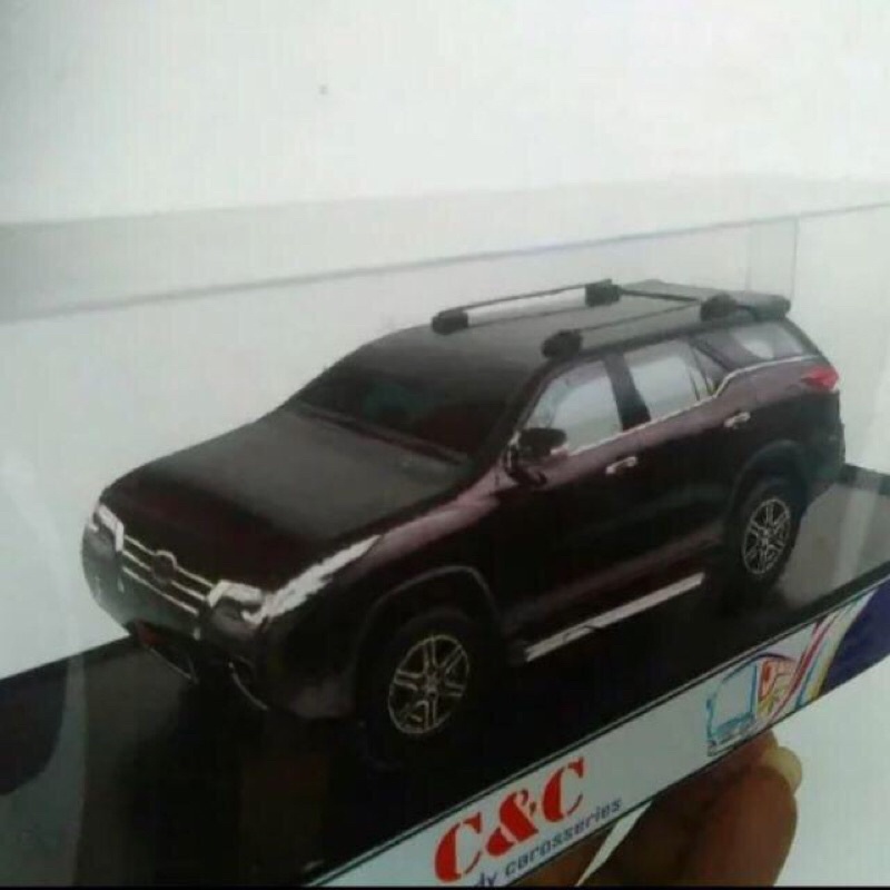 miniatur mobil Toyota fortuner new