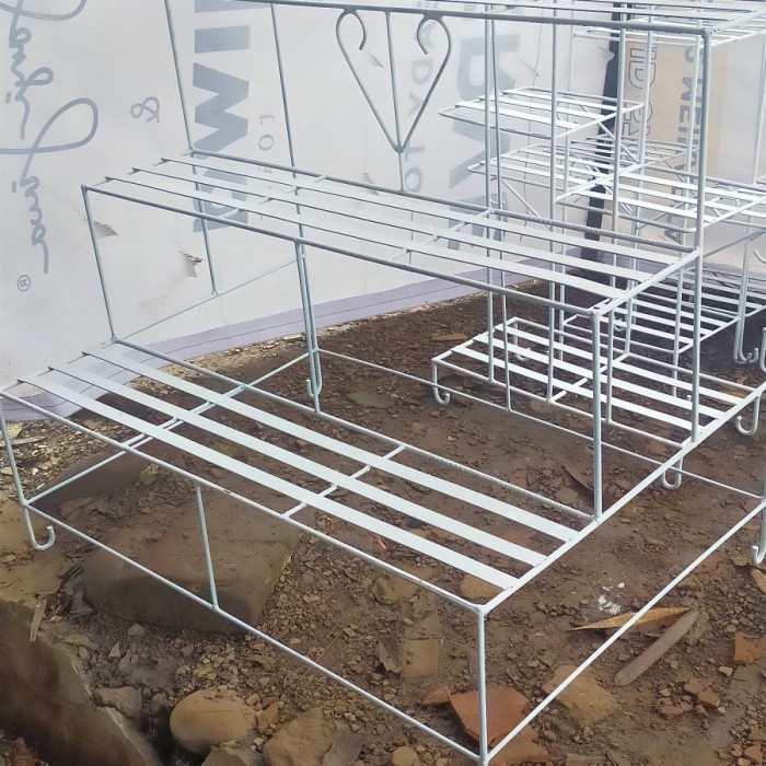 Rak Tanaman - Rak Pot Besi Tanaman 3 Susun