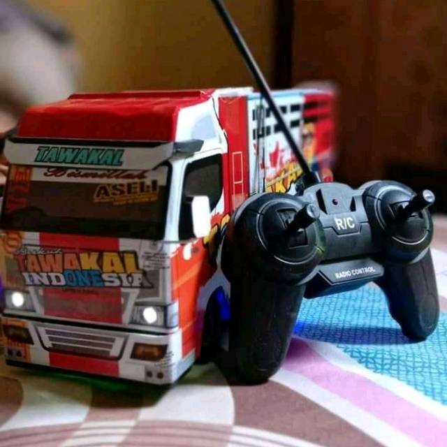 Miniatur truk RC murah