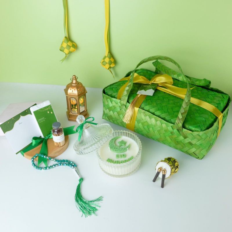 

Ramadhan Hampers Eid Mubarak scented candle 150gr