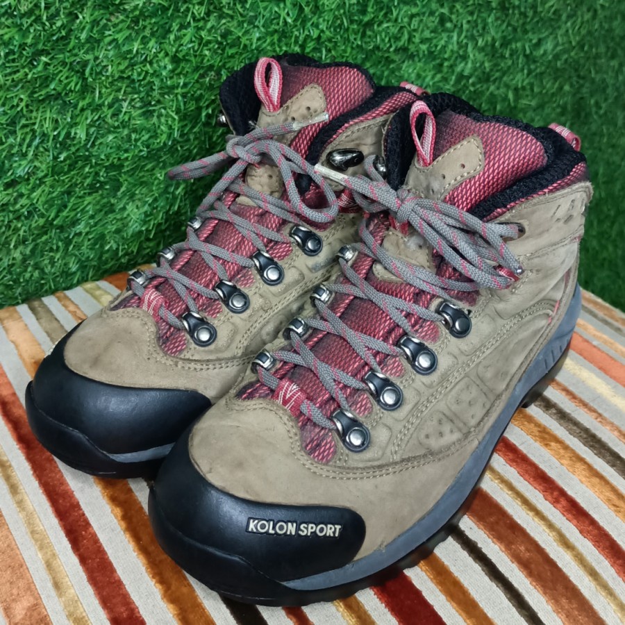 SEPATU GUNUNG SECOND SEPATU GUNUNG BEKAS KOLON SPORT, Size 38-39 / 24,5 cm