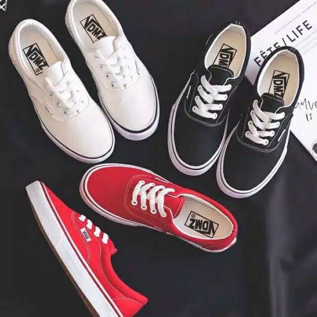SEPATU WANITA SEPATU PUTIH FASHION SEPATU KULIAH SNEAKERS WANITA SEPATU KANVAS VERSI KOREA