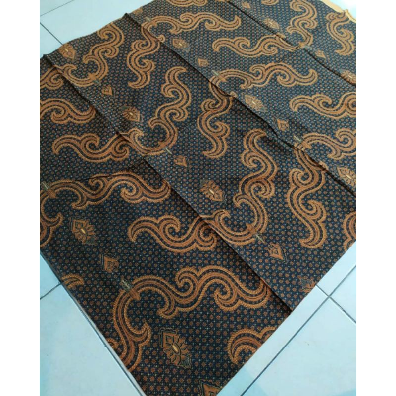 Kain Batik Sogan Solo motif kuncoro ( Sogan )