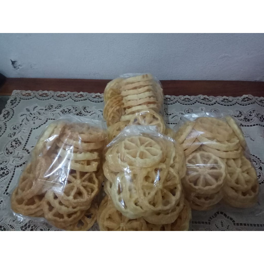 

Kembang goyang manis