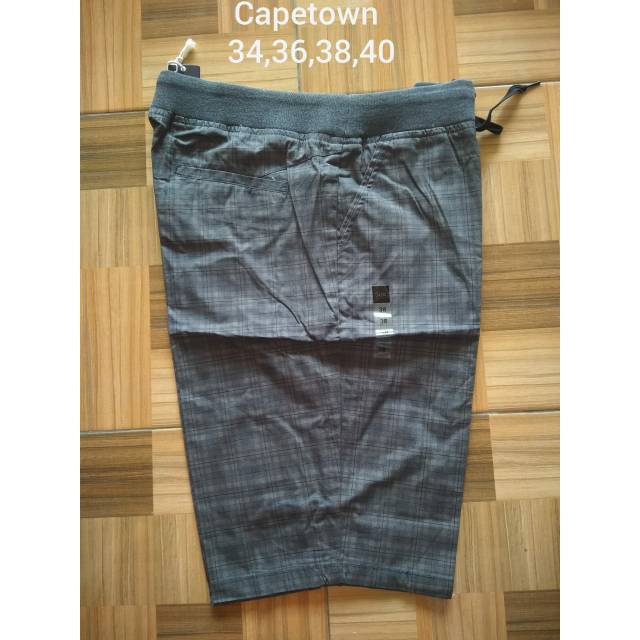 Celana pendek woven capetown