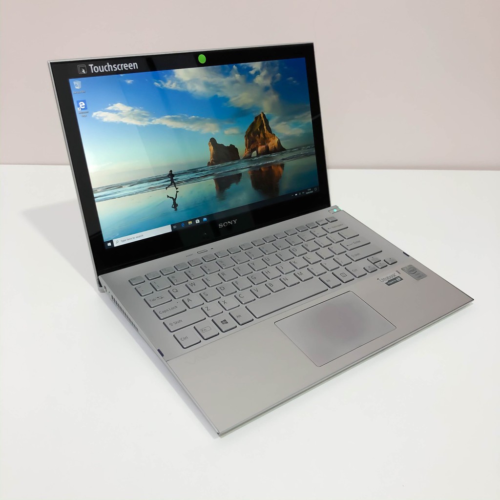 800gr LAPTOP WFH TERBAIK ULTRABOOK SONY i7 SSD RAM 4GB travel-friendly