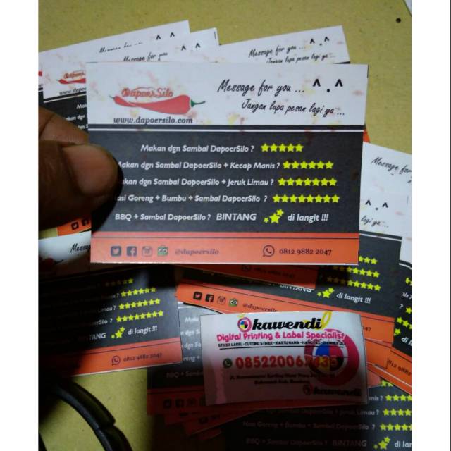 

STIKER LABEL PRODUK BENTUK PERSEGI